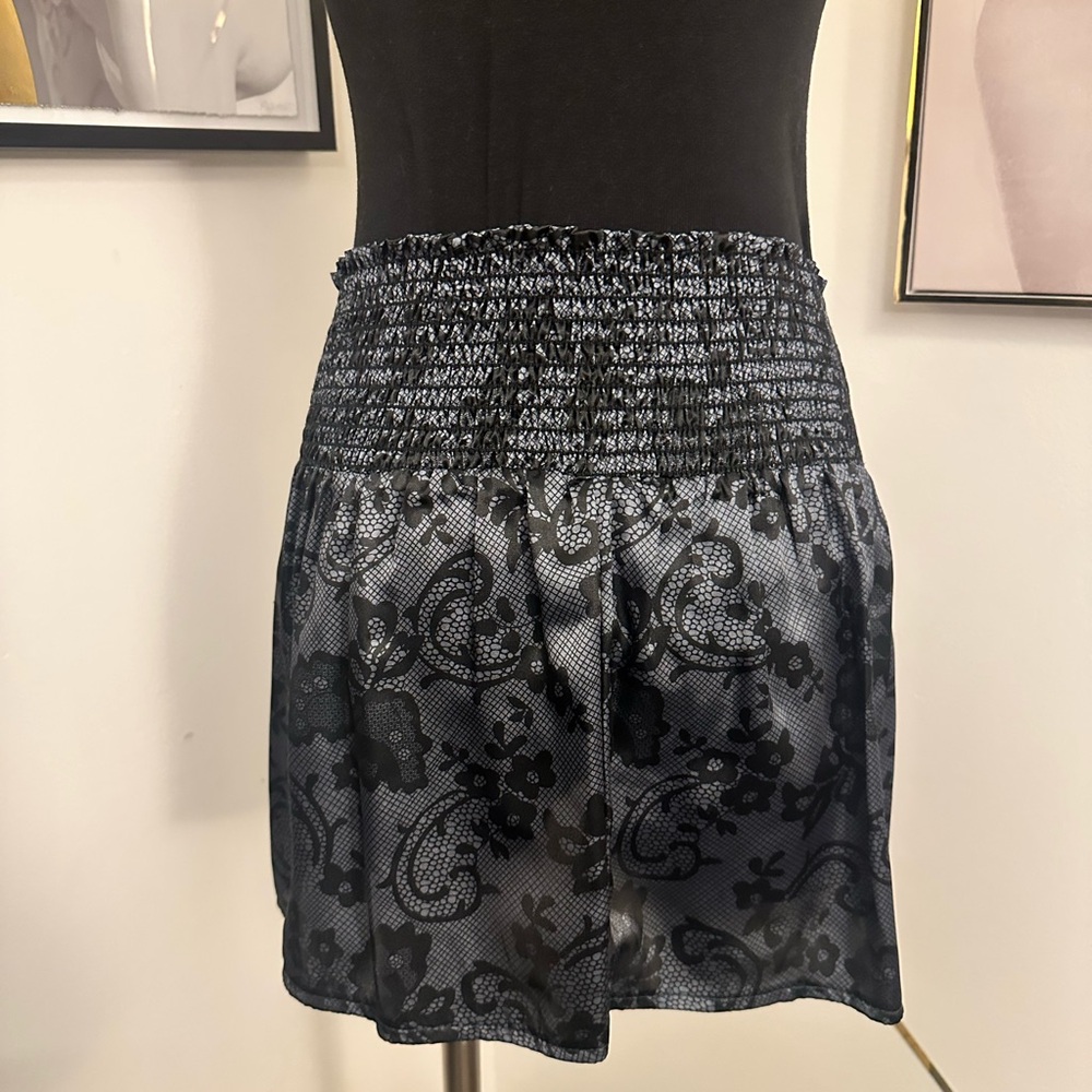 Valia Black lace print Mini Skater Skirt - size medium - Picture 3 of 4
